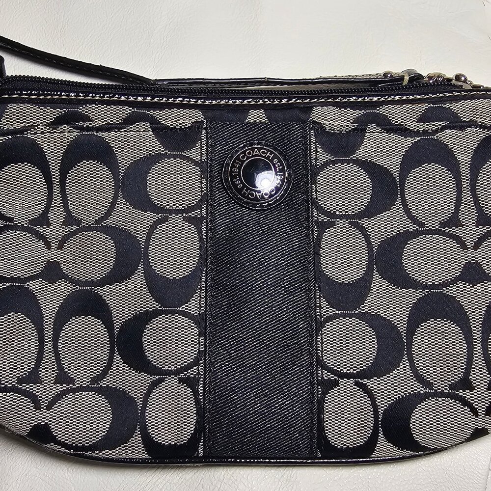 Authentic COACH Patent Leather & Signature Jacquard Wristlet